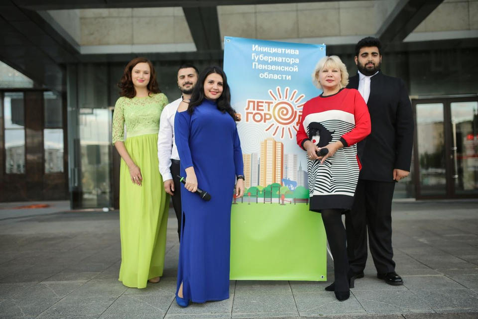 Солисты и артисты хора Губернаторской симфонической капеллы выступили в рамках акции «Лето в городе» Солисты и артисты хора Губернаторской симфонической капеллы выступили в рамках акции «Лето в городе»