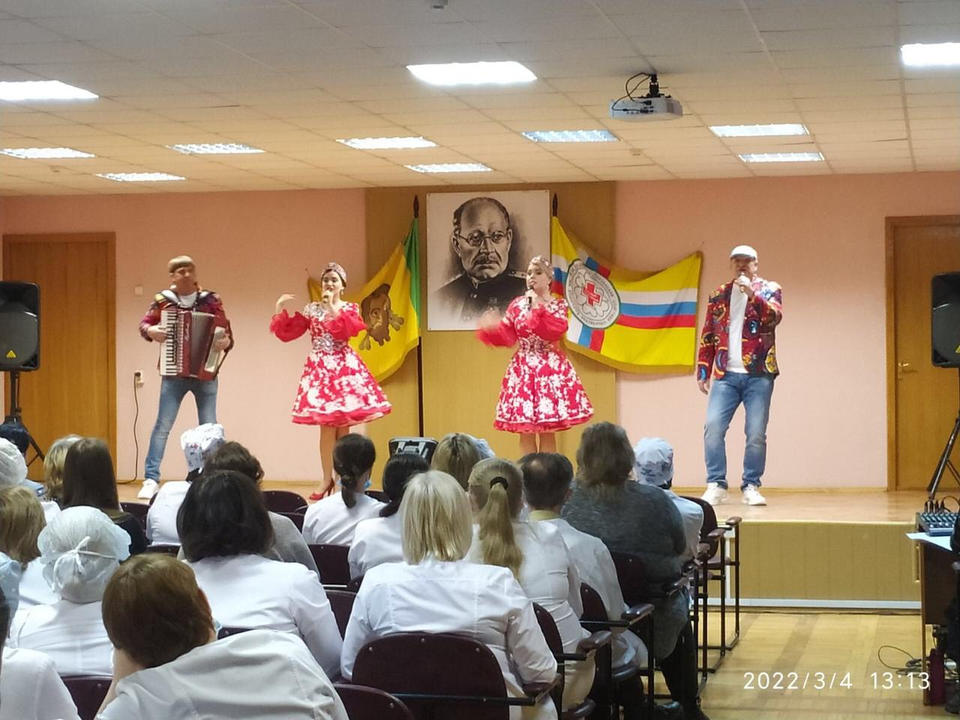 Ансамбль «Горница» выступил в областной больнице им. Н.Н. Бурденко Ансамбль «Горница» выступил в областной больнице им. Н.Н. Бурденко
