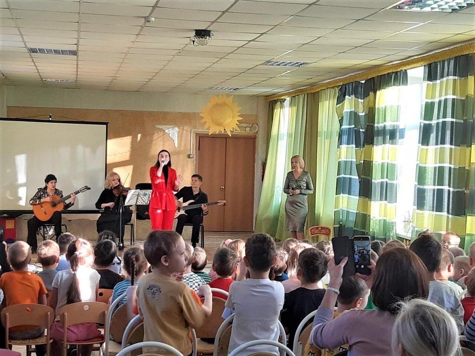 Творческий коллектив «Экспромт» выступил в детском саду № 70 Творческий коллектив «Экспромт» выступил в детском саду № 70