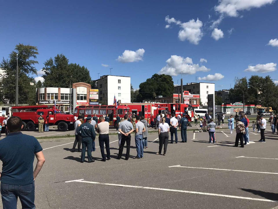 На площади возле здания филармонии состоялся парад спецтехники Главного управления МЧС России по Пензенской области На площади возле здания филармонии состоялся парад спецтехники Главного управления МЧС России по Пензенской области