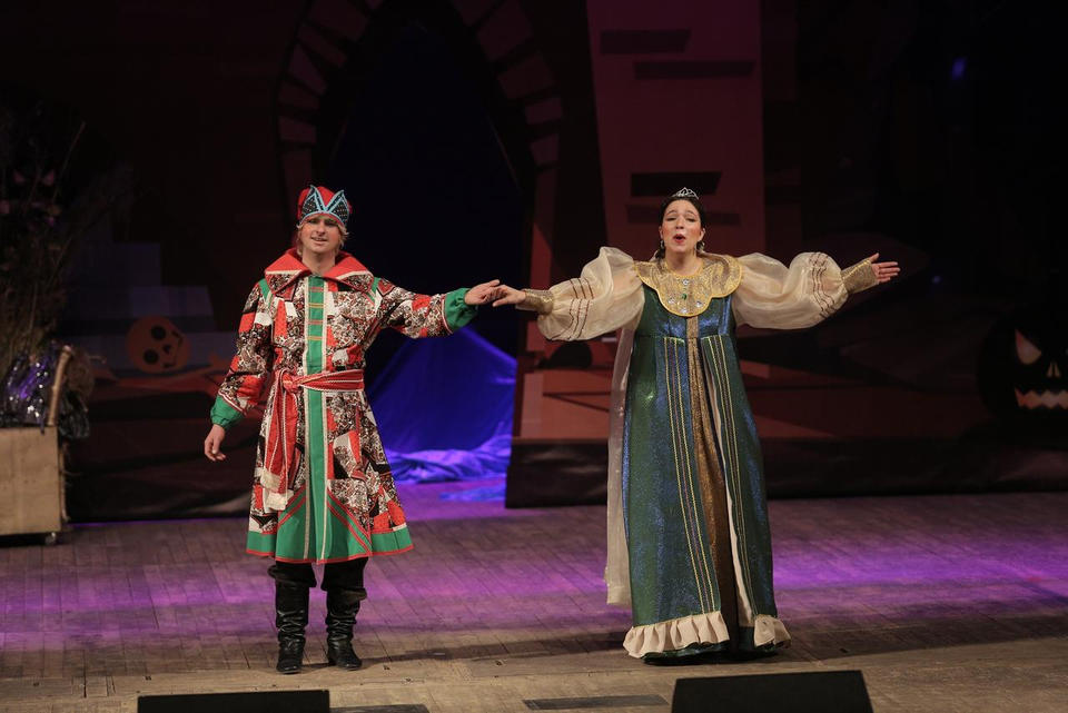 Группа «Калейдоскоп» представила музыкальный спектакль «В тридесятом царстве, или За Кудыкиной горой» Группа «Калейдоскоп» представила музыкальный спектакль «В тридесятом царстве, или За Кудыкиной горой»