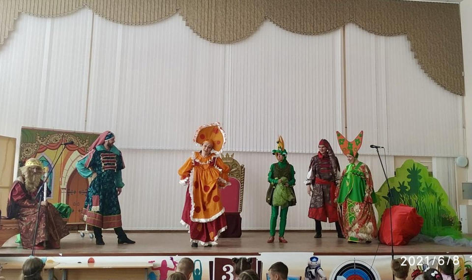 Группа «Калейдоскоп» выступила в школе № 32 города Пензы Группа «Калейдоскоп» выступила в школе № 32 города Пензы