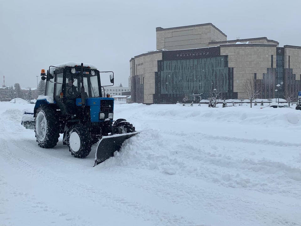 Работы по уборке снега на территории «Пензаконцерта» ведутся в усиленном режиме Работы по уборке снега на территории «Пензаконцерта» ведутся в усиленном режиме