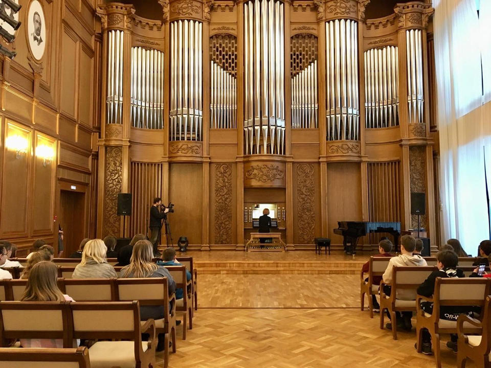 В дни осенних каникул школьники приходят на экскурсию в «Пензаконцерт»! В дни осенних каникул школьники приходят на экскурсию в «Пензаконцерт»!