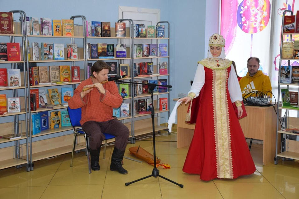 Марта Серебрякова и Виктор Климов выступили на открытии выставки «Мир книг на Пензенской земле» Марта Серебрякова и Виктор Климов выступили на открытии выставки «Мир книг на Пензенской земле»