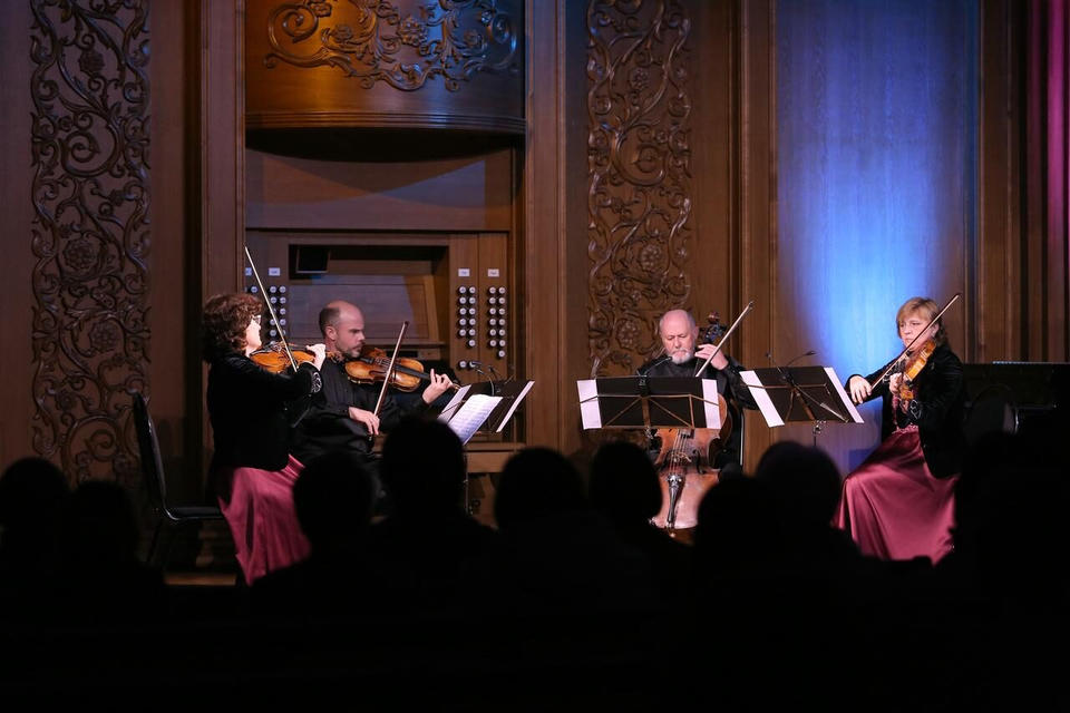 Предлагаем посмотреть фрагмент концерта струнного квартета «Премьера» Предлагаем посмотреть фрагмент концерта струнного квартета «Премьера»