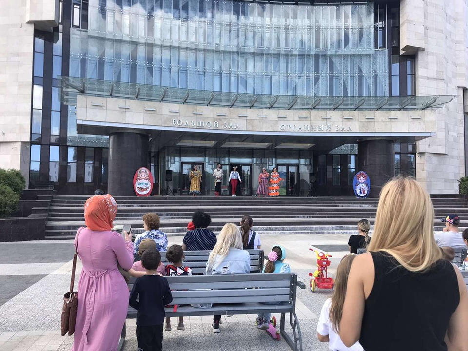 Группа «Калейдоскоп» выступила с музыкально-игровой программой Группа «Калейдоскоп» выступила с музыкально-игровой программой