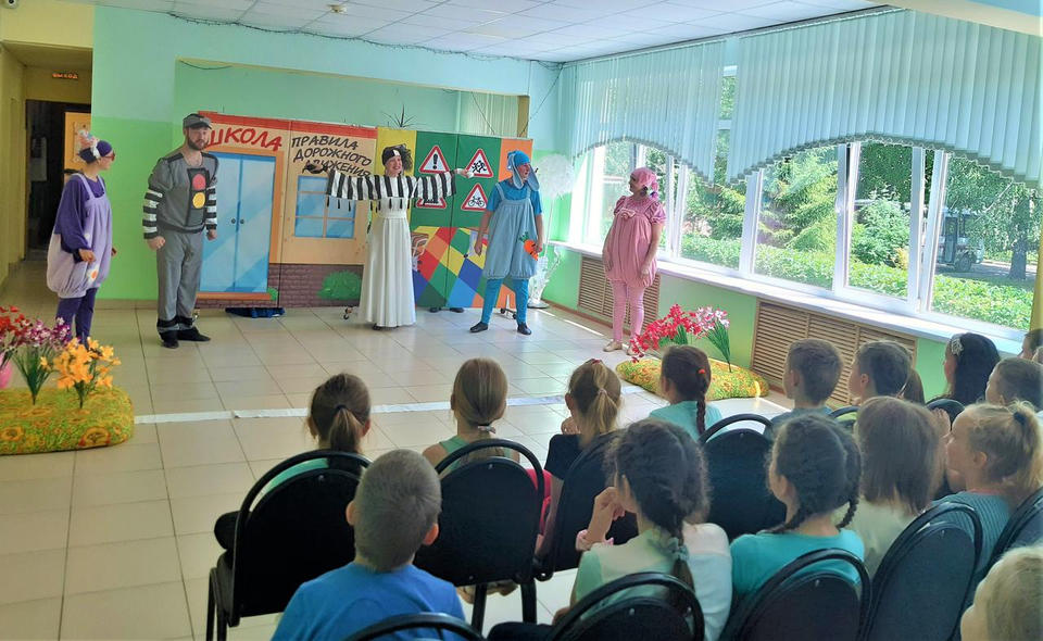 Группа «Калейдоскоп» выступила в гимназии № 42 г. Пензы Группа «Калейдоскоп» выступила в гимназии № 42 г. Пензы