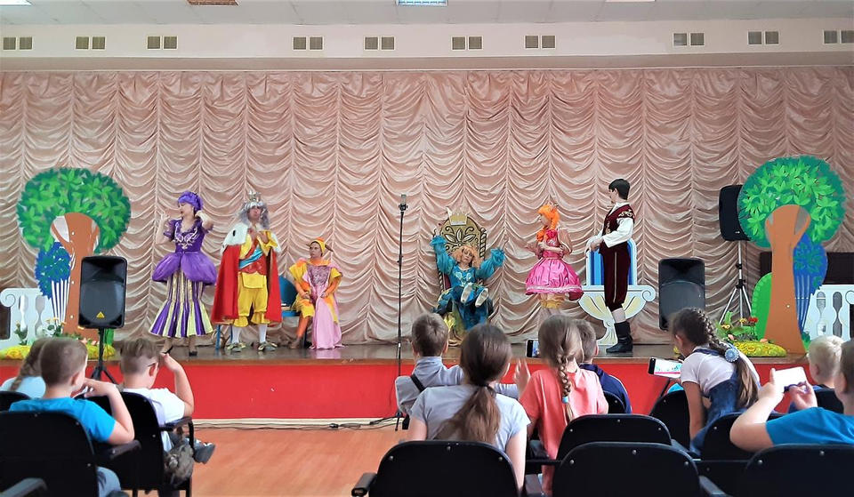 Ребята из пришкольного лагеря СОШ № 62 г. Пензы посмотрели спектакль «Зорька – дочь Солнца» Ребята из пришкольного лагеря СОШ № 62 г. Пензы посмотрели спектакль «Зорька – дочь Солнца»