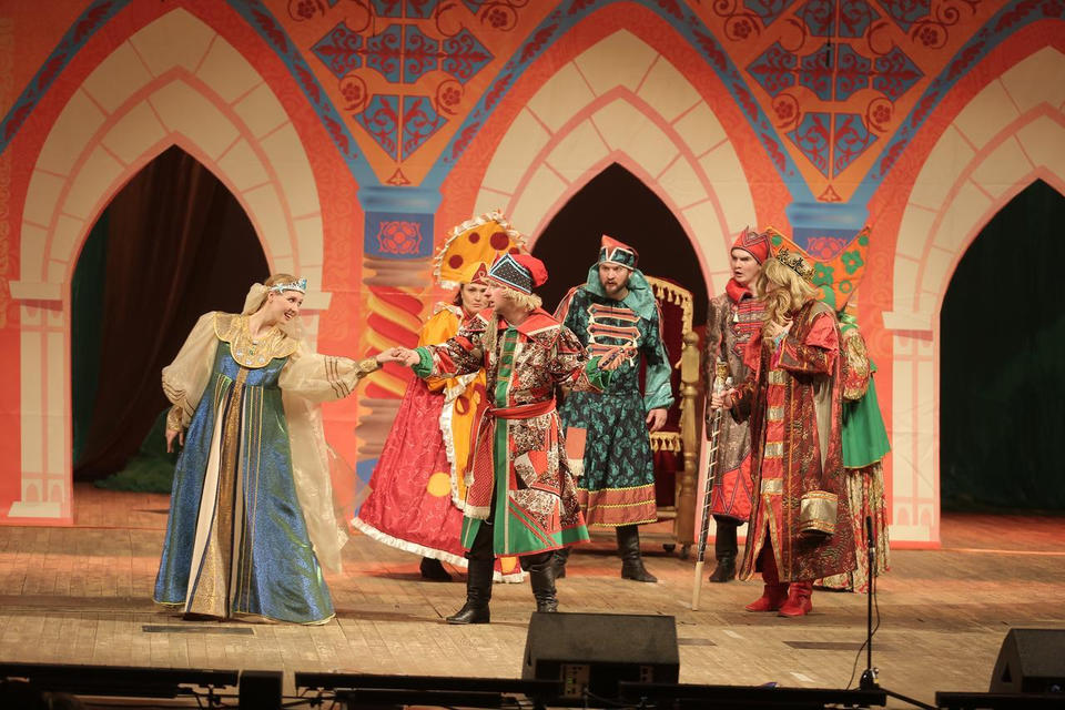 Школьники из Кузнецкого района посмотрели спектакль «В Тридесятом царстве, или За Кудыкиной горой» Школьники из Кузнецкого района посмотрели спектакль «В Тридесятом царстве, или За Кудыкиной горой»