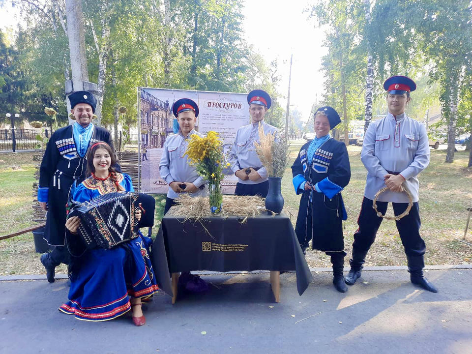 Артисты ансамбля «Казачья застава» приняли участие в Купринском литературном празднике Артисты ансамбля «Казачья застава» приняли участие в Купринском литературном празднике