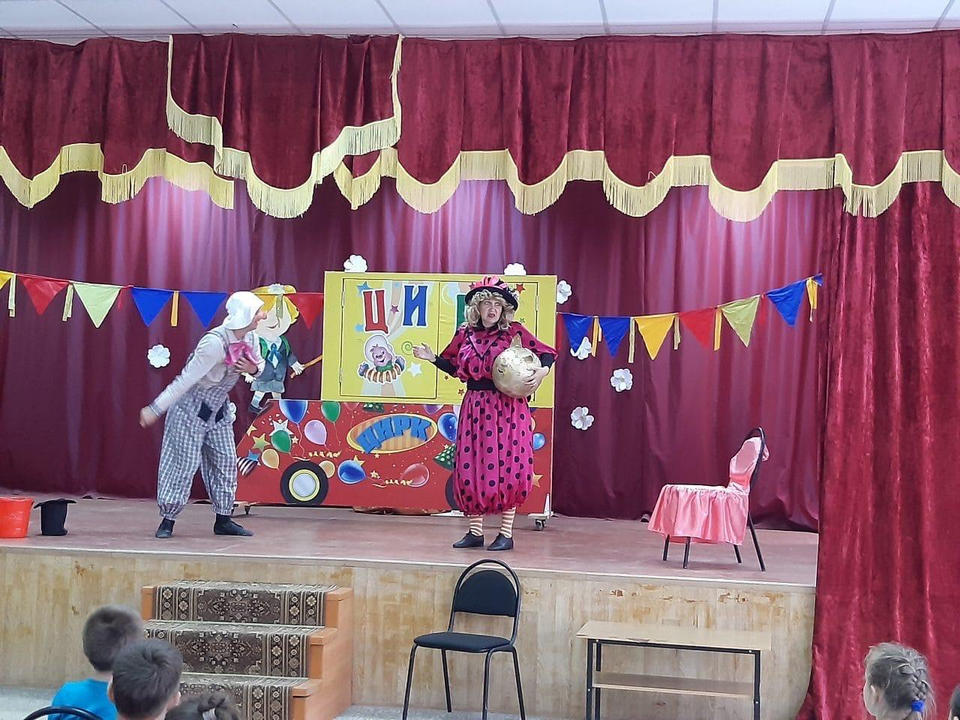 Группа «Калейдоскоп» выступила в гимназии № 1 и школе № 57 города Пензы Группа «Калейдоскоп» выступила в гимназии № 1 и школе № 57 города Пензы