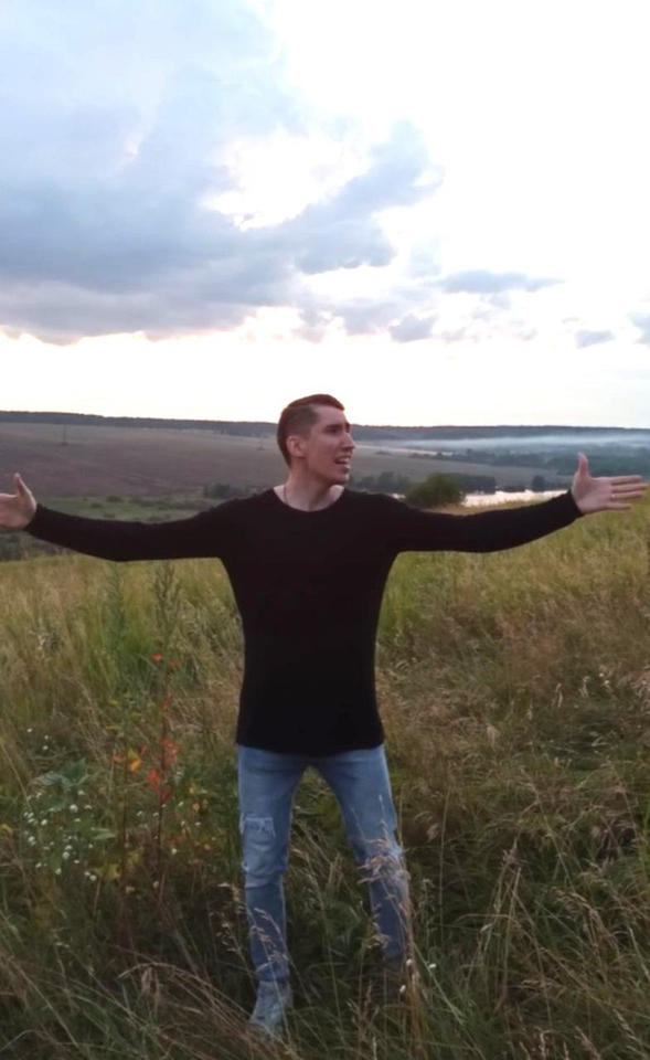 Валерий Пастушков исполняет песню «Стану ли я счастливей…» Валерий Пастушков исполняет песню «Стану ли я счастливей…»