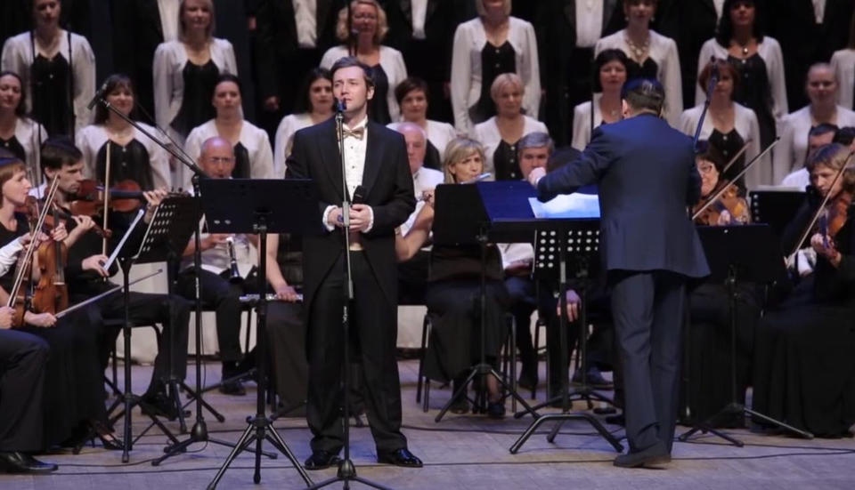 Предлагаем посмотреть фрагменты совместного выступления Евгения Южина и Губернаторской симфонической капеллы Предлагаем посмотреть фрагменты совместного выступления Евгения Южина и Губернаторской симфонической капеллы