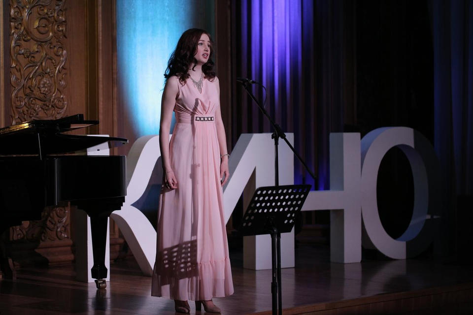 Предлагаем посмотреть фрагмент программы «Мелодии кино» в исполнении солистов Губернаторской симфонической капеллы Предлагаем посмотреть фрагмент программы «Мелодии кино» в исполнении солистов Губернаторской симфонической капеллы