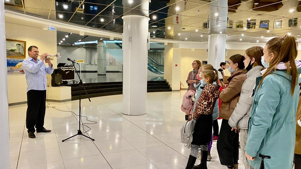 В «Пензаконцерте» открылась выставка картин пензенских художников В «Пензаконцерте» открылась выставка картин пензенских художников