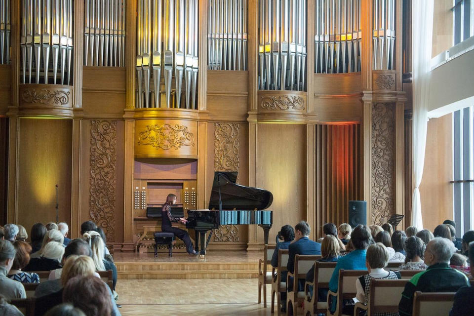 Предлагаем посмотреть фрагмент концерта в исполнении Анастасии Судневой от 2017 года Предлагаем посмотреть фрагмент концерта в исполнении Анастасии Судневой от 2017 года