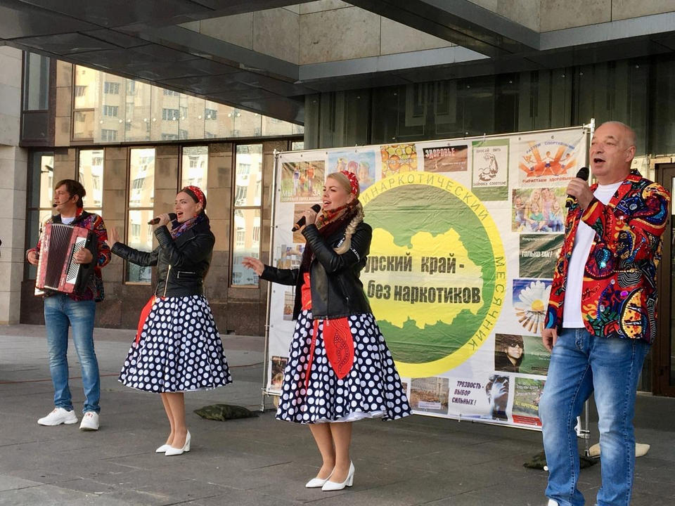 Ансамбль «Горница» выступил с программой «Музыка против наркотиков» Ансамбль «Горница» выступил с программой «Музыка против наркотиков»