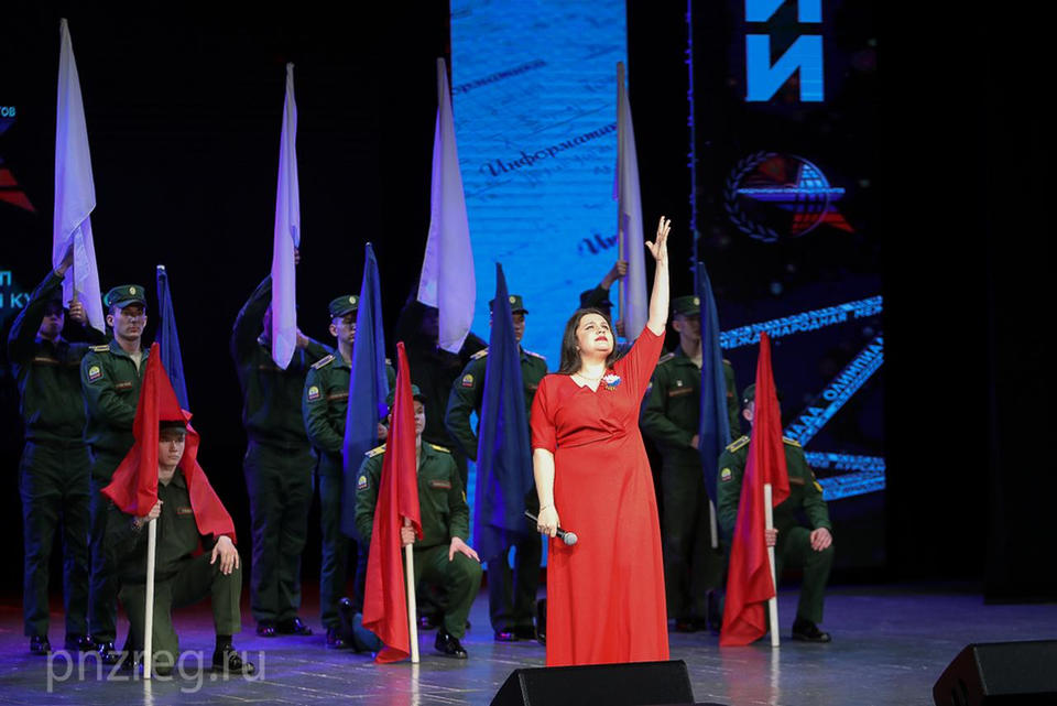 Гульсина Рафекова и ансамбль «Миряне» выступили для участников Всеармейского этапа Международной олимпиады курсантов Гульсина Рафекова и ансамбль «Миряне» выступили для участников Всеармейского этапа Международной олимпиады курсантов