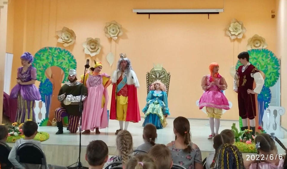 Группа «Калейдоскоп» выступила в средней школе № 60 города Пензы Группа «Калейдоскоп» выступила в средней школе № 60 города Пензы