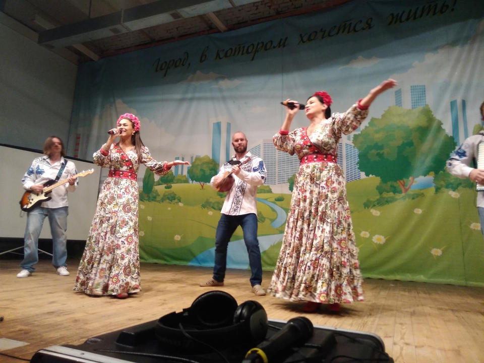 Артисты ансамбля «Злато-Серебро» выступили в детском лагере «Звёздочка» Артисты ансамбля «Злато-Серебро» выступили в детском лагере «Звёздочка»