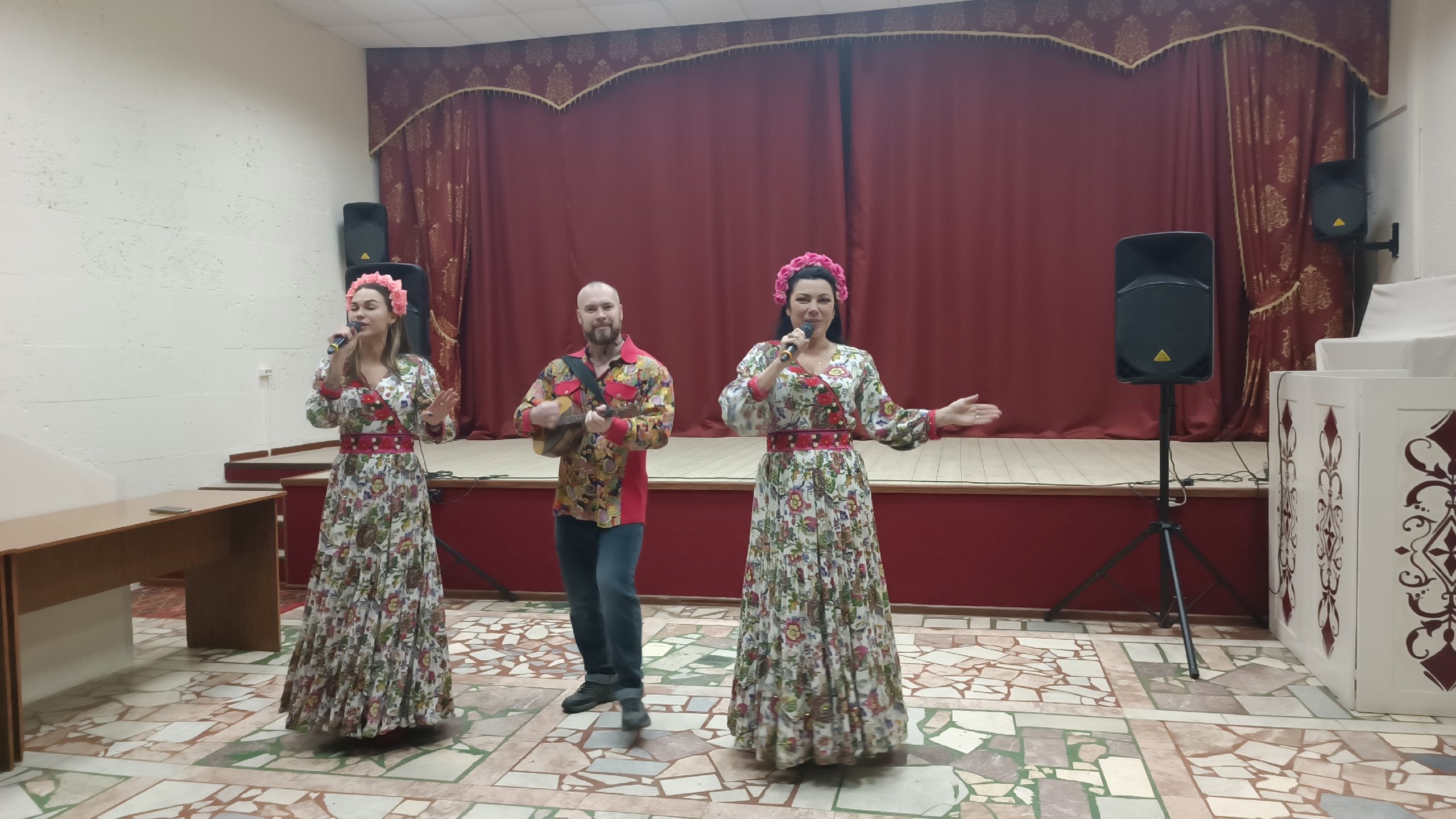 Артисты ансамбля «Злато-Серебро» выступили в санатории им. Володарского Артисты ансамбля «Злато-Серебро» выступили в санатории им. Володарского