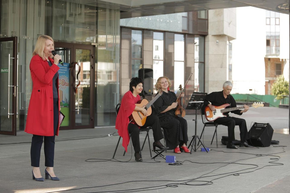 Творческий коллектив «Экспромт» выступил с концертной программой Творческий коллектив «Экспромт» выступил с концертной программой