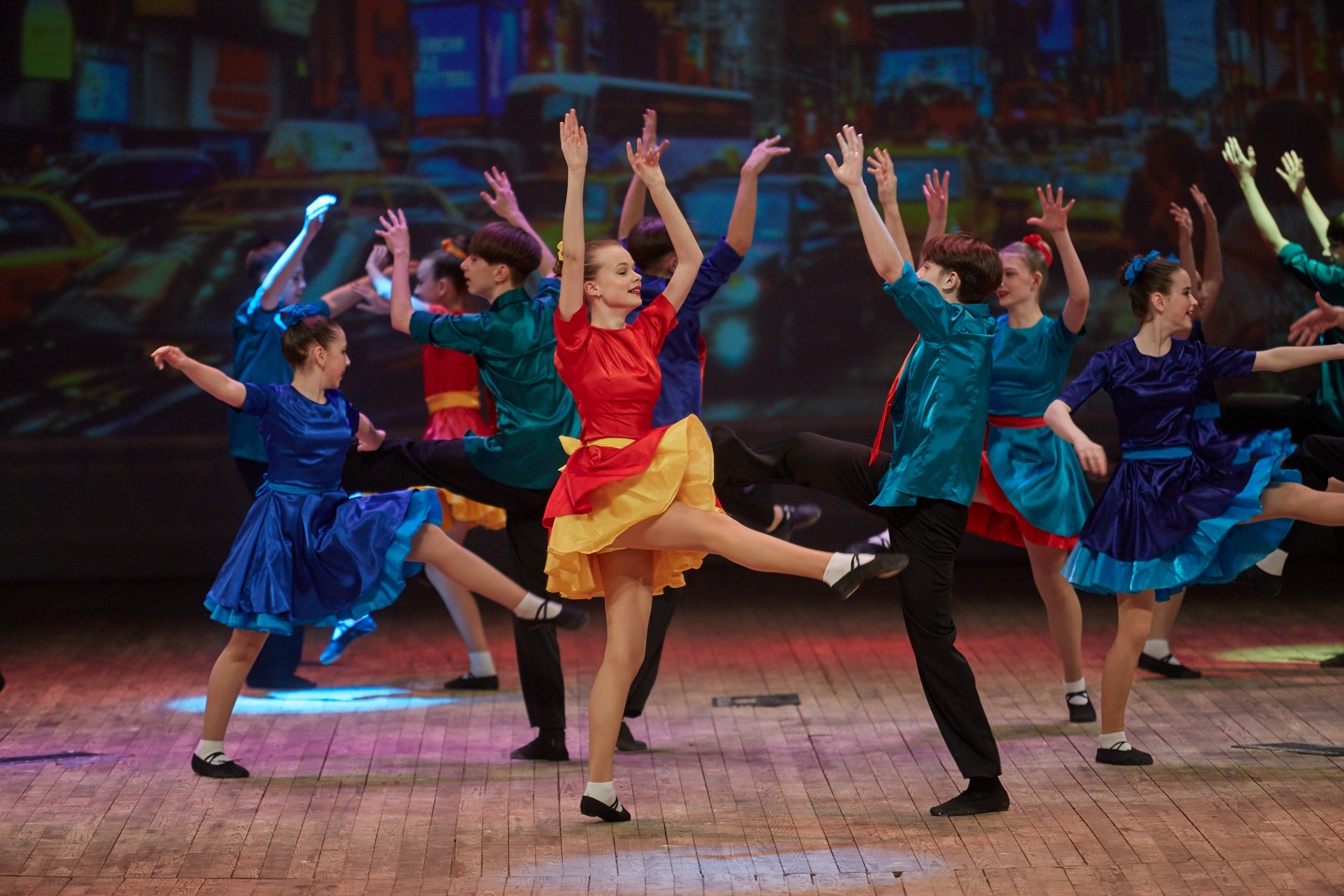 Хореографический ансамбль «Зоренька» выступил с новой программой Хореографический ансамбль «Зоренька» выступил с новой программой