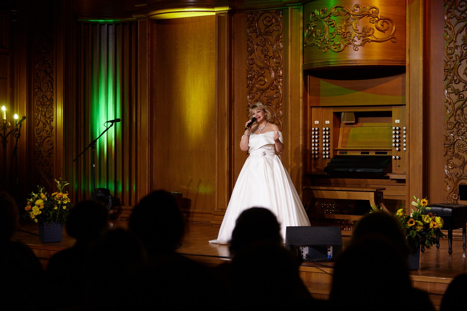 В филармонии состоялся сольный концерт Елены Сафроновой В филармонии состоялся сольный концерт Елены Сафроновой