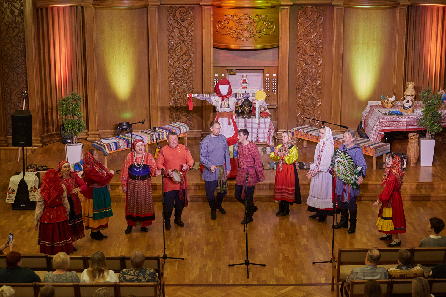 Ансамбль «Миряне» познакомил пензенцев с традициями Масленичной недели Ансамбль «Миряне» познакомил пензенцев с традициями Масленичной недели