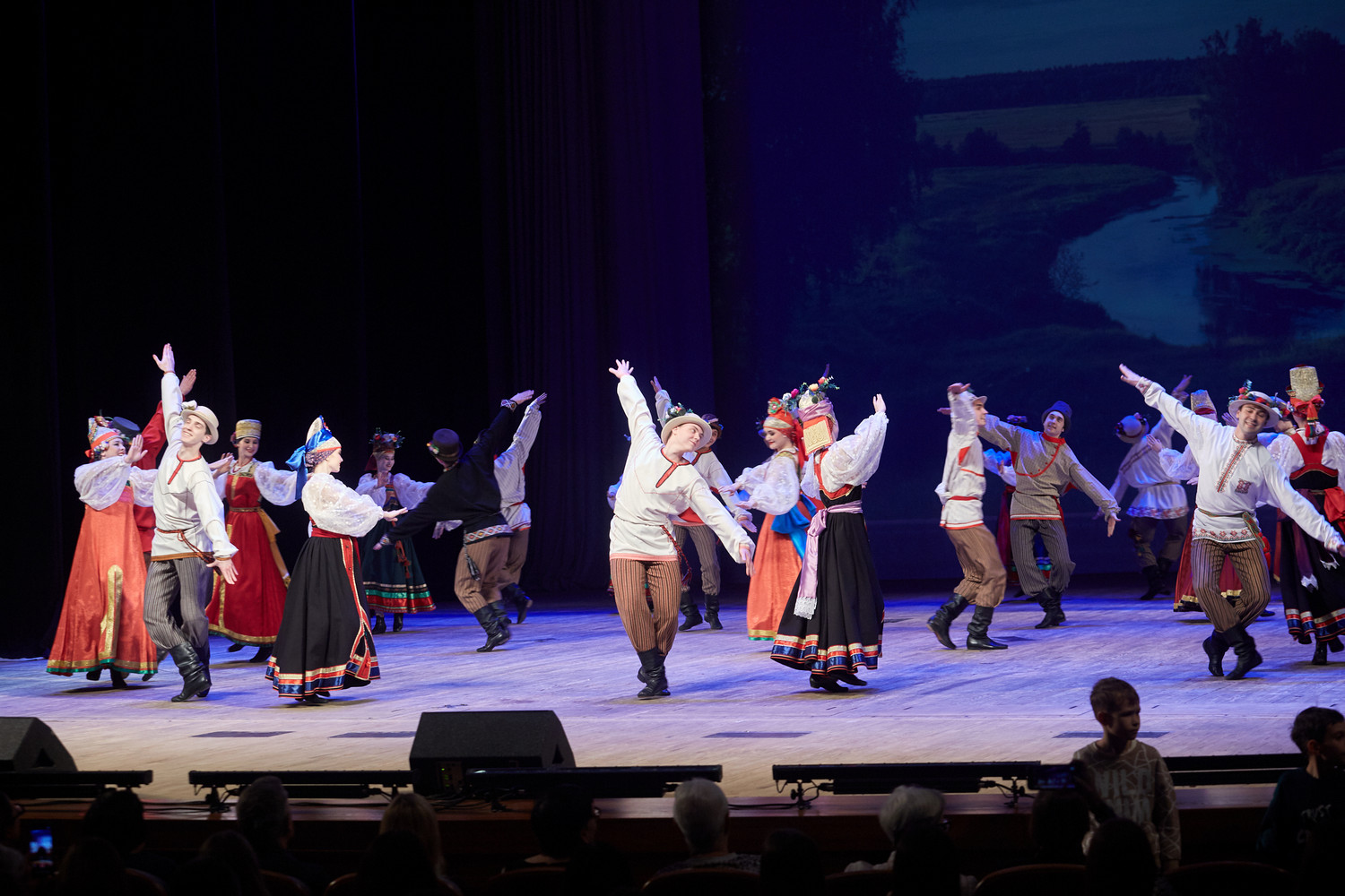 В филармонии состоялся юбилейный концерт ансамбля «Вензеля» В филармонии состоялся юбилейный концерт ансамбля «Вензеля»