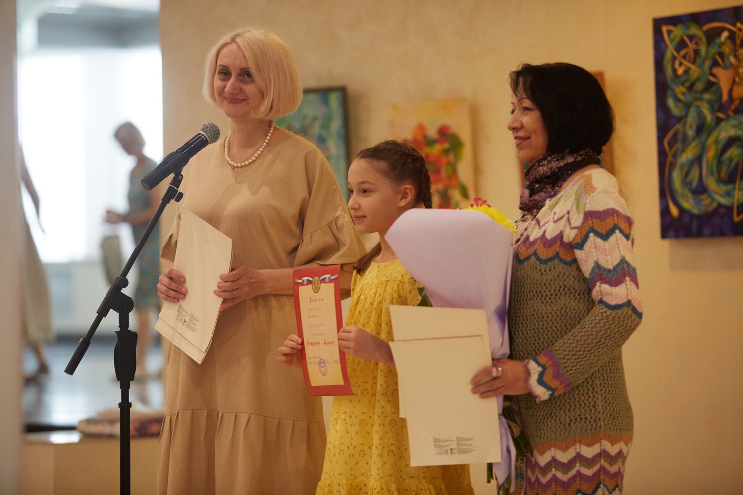 В филармонии открылась выставка детского рисунка В филармонии открылась выставка детского рисунка