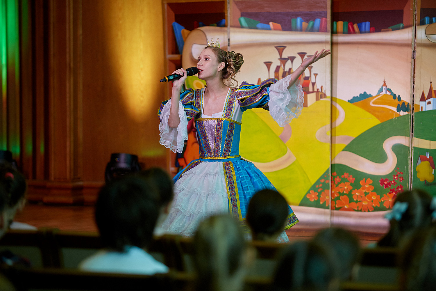 Для юных гостей филармонии прозвучали «Песни сказочных героев» Для юных гостей филармонии прозвучали «Песни сказочных героев»