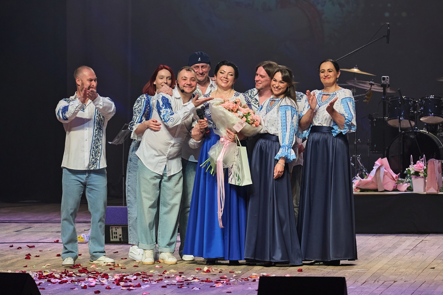 Наталья Мещерякова отметила свой юбилей на сцене филармонии Наталья Мещерякова отметила свой юбилей на сцене филармонии