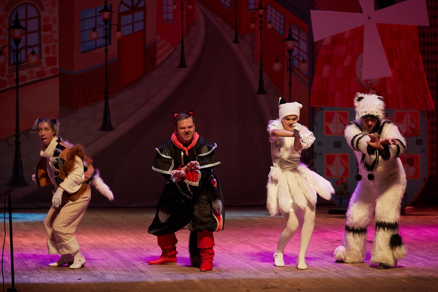 Юные пензенцы посмотрели спектакль «Всё дело в шляпе» Юные пензенцы посмотрели спектакль «Всё дело в шляпе»