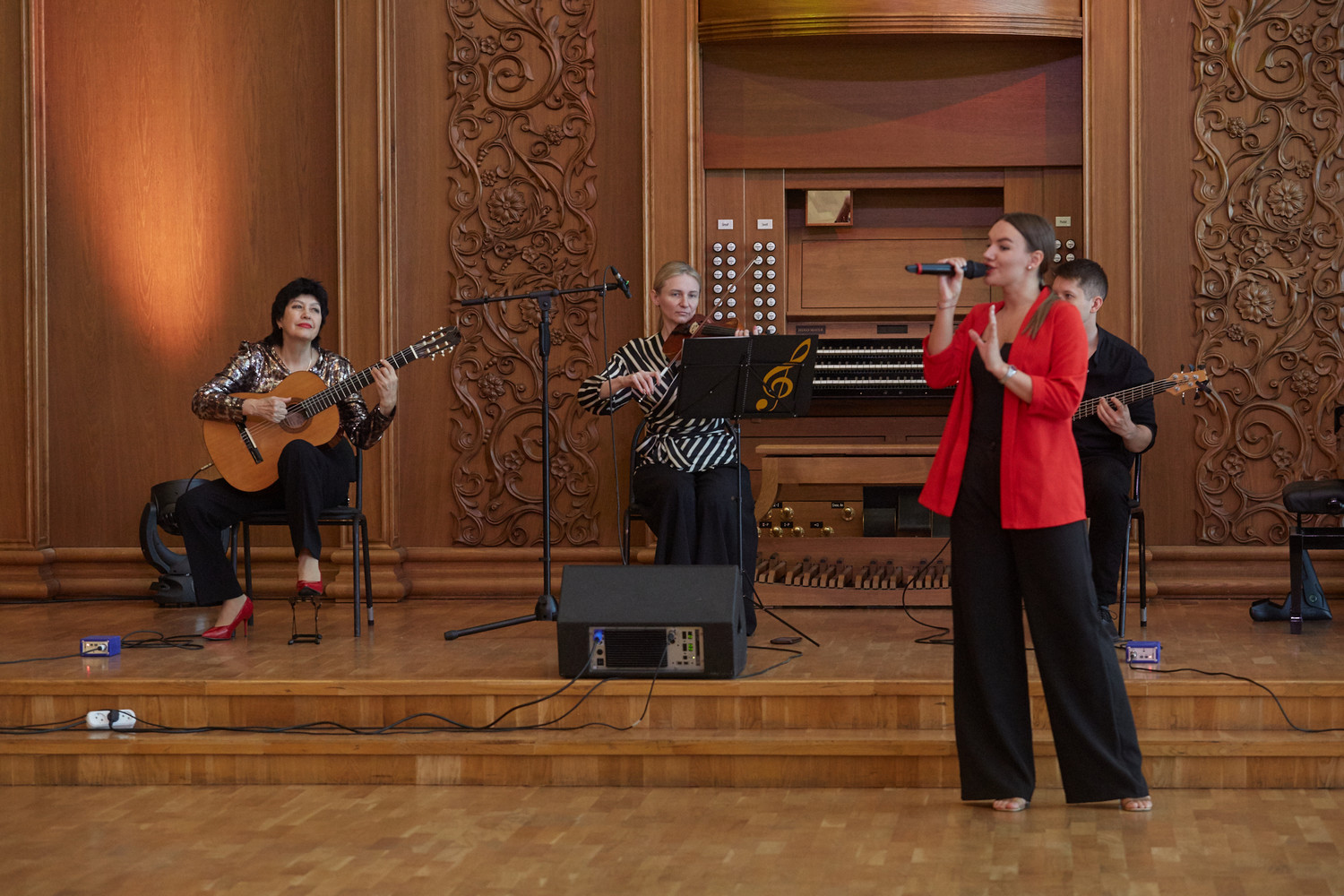 Творческий коллектив «Экспромт» выступил с программой «Вот оно какое, наше лето!» Творческий коллектив «Экспромт» выступил с программой «Вот оно какое, наше лето!»