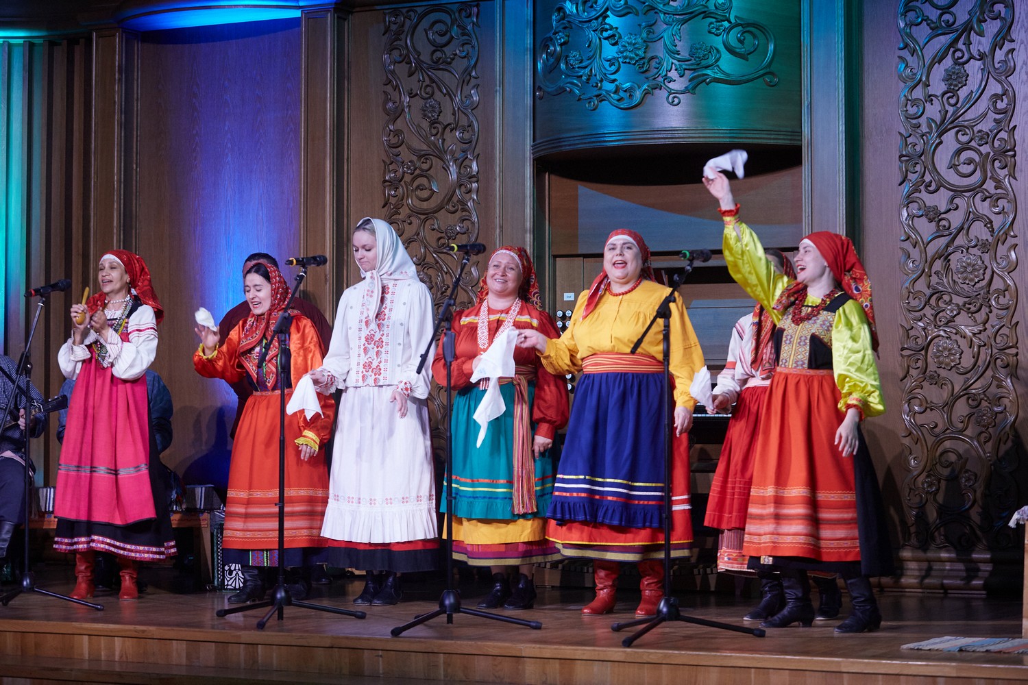 «Миряне» выступили с программой «Играем на завалинке» «Миряне» выступили с программой «Играем на завалинке»