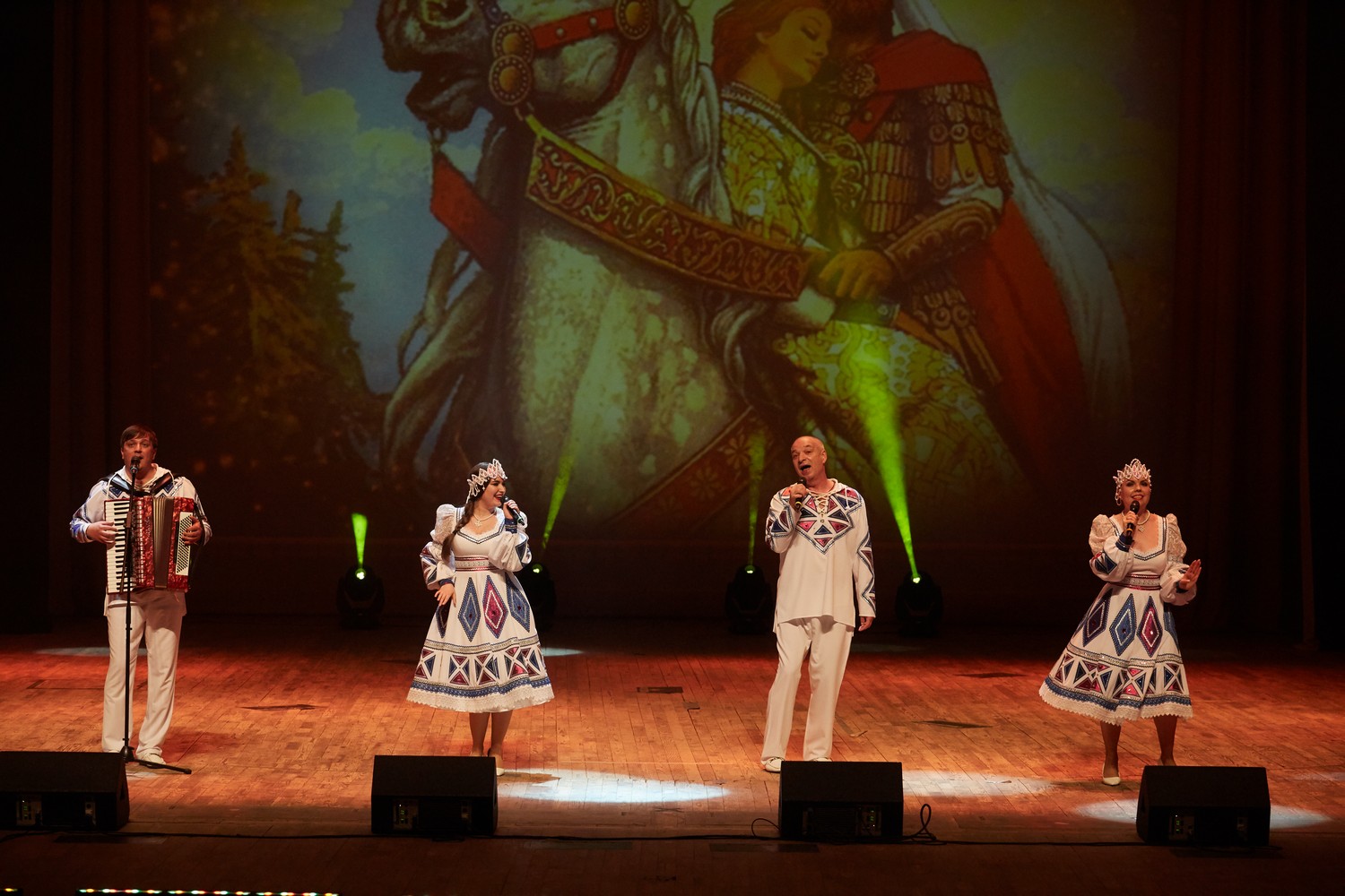 Ансамбль «Горница» подарил пензенцам весеннее настроение Ансамбль «Горница» подарил пензенцам весеннее настроение