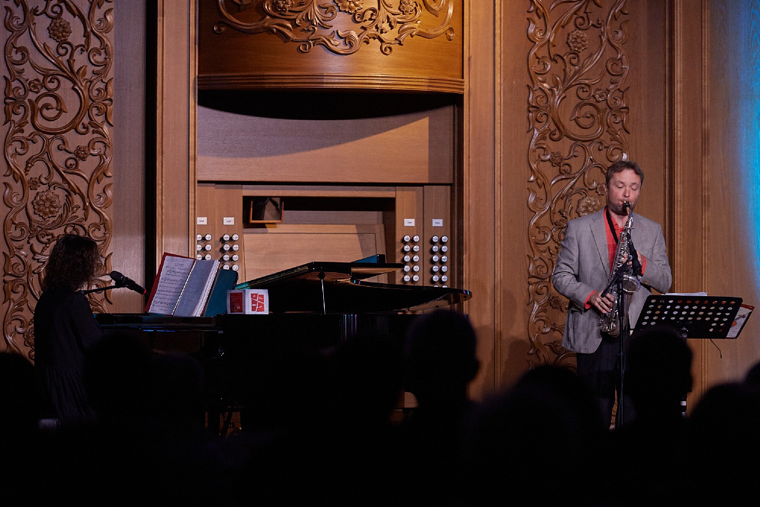 В филармонии выступили известные джазовые музыканты Алексей Круглов и Карина Кожевникова В филармонии выступили известные джазовые музыканты Алексей Круглов и Карина Кожевникова