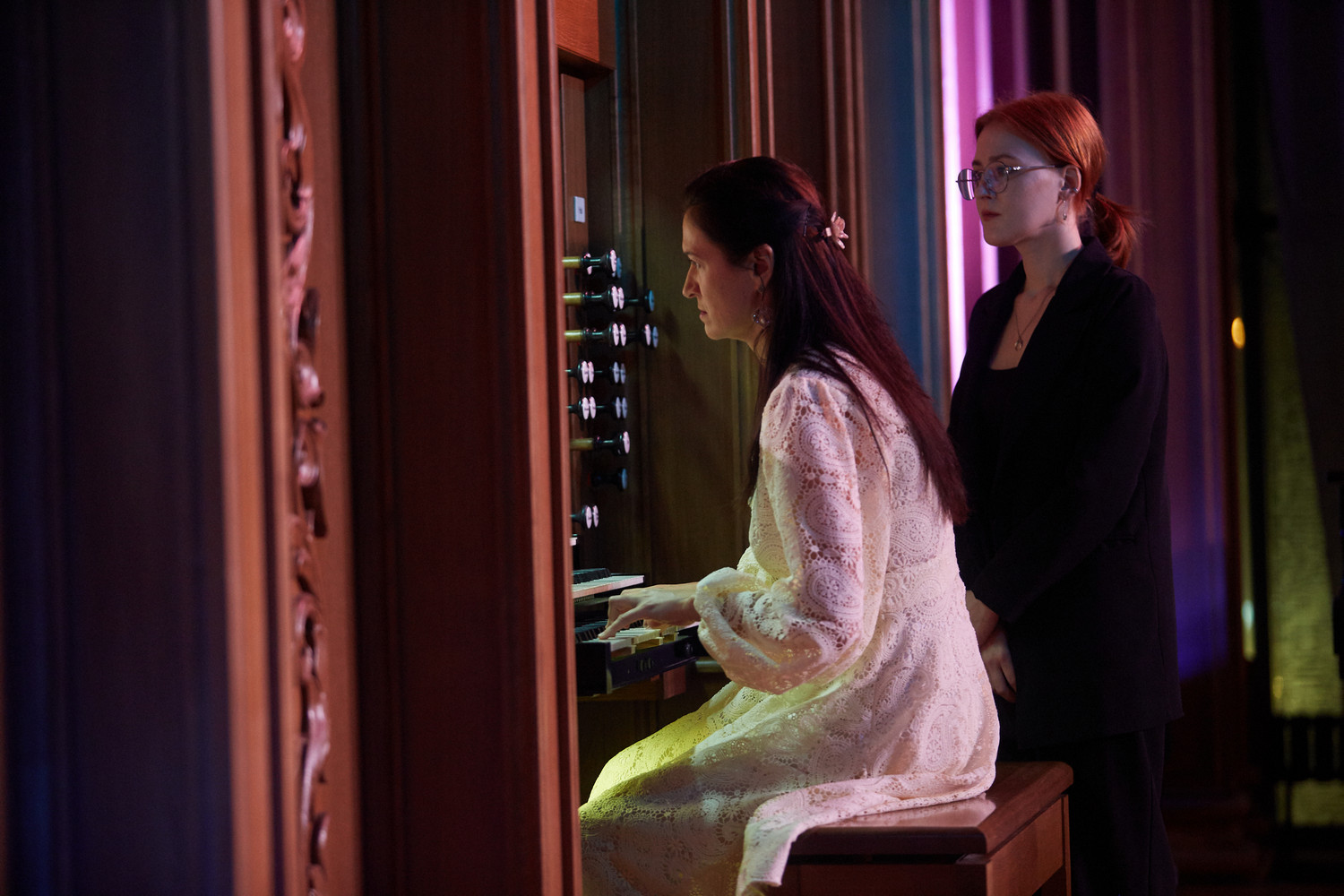 В филармонии выступила известная российская органистка Елена Привалова В филармонии выступила известная российская органистка Елена Привалова