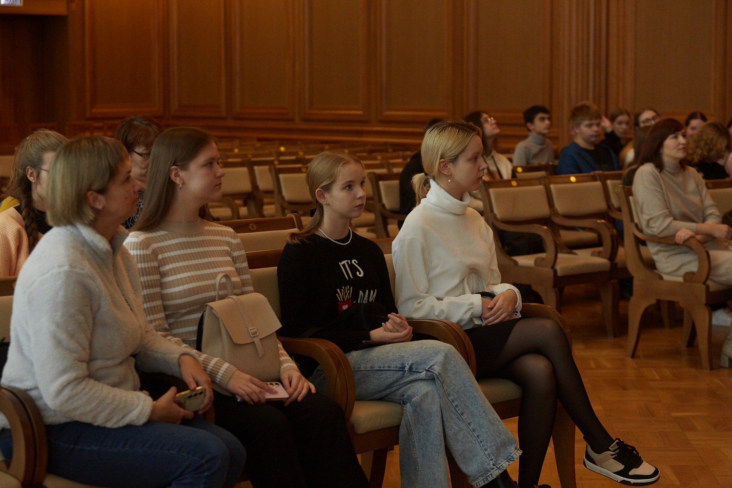 Школьники г. Заречного побывали на экскурсии в филармонии Школьники г. Заречного побывали на экскурсии в филармонии