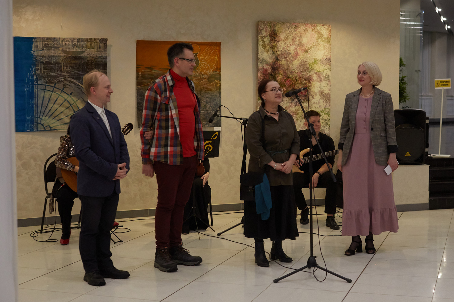 В «Пензаконцерте» открылась выставка картин пензенских художников В «Пензаконцерте» открылась выставка картин пензенских художников