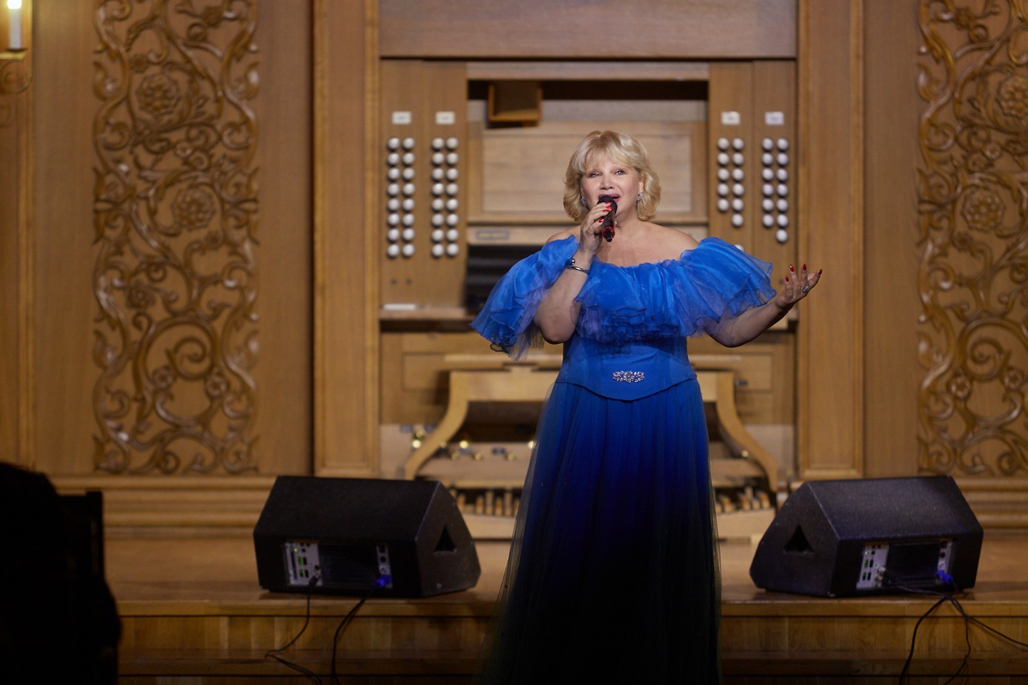 Елена Сафронова выступила с концертом, посвященном юбилею А. Пахмутовой Елена Сафронова выступила с концертом, посвященном юбилею А. Пахмутовой