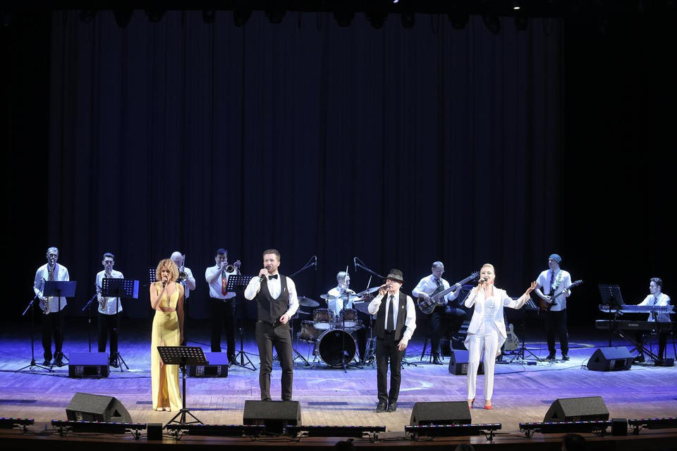 Артисты «Экспресс-бэнда» представили новую программу (11 канал) Артисты «Экспресс-бэнда» представили новую программу (11 канал)