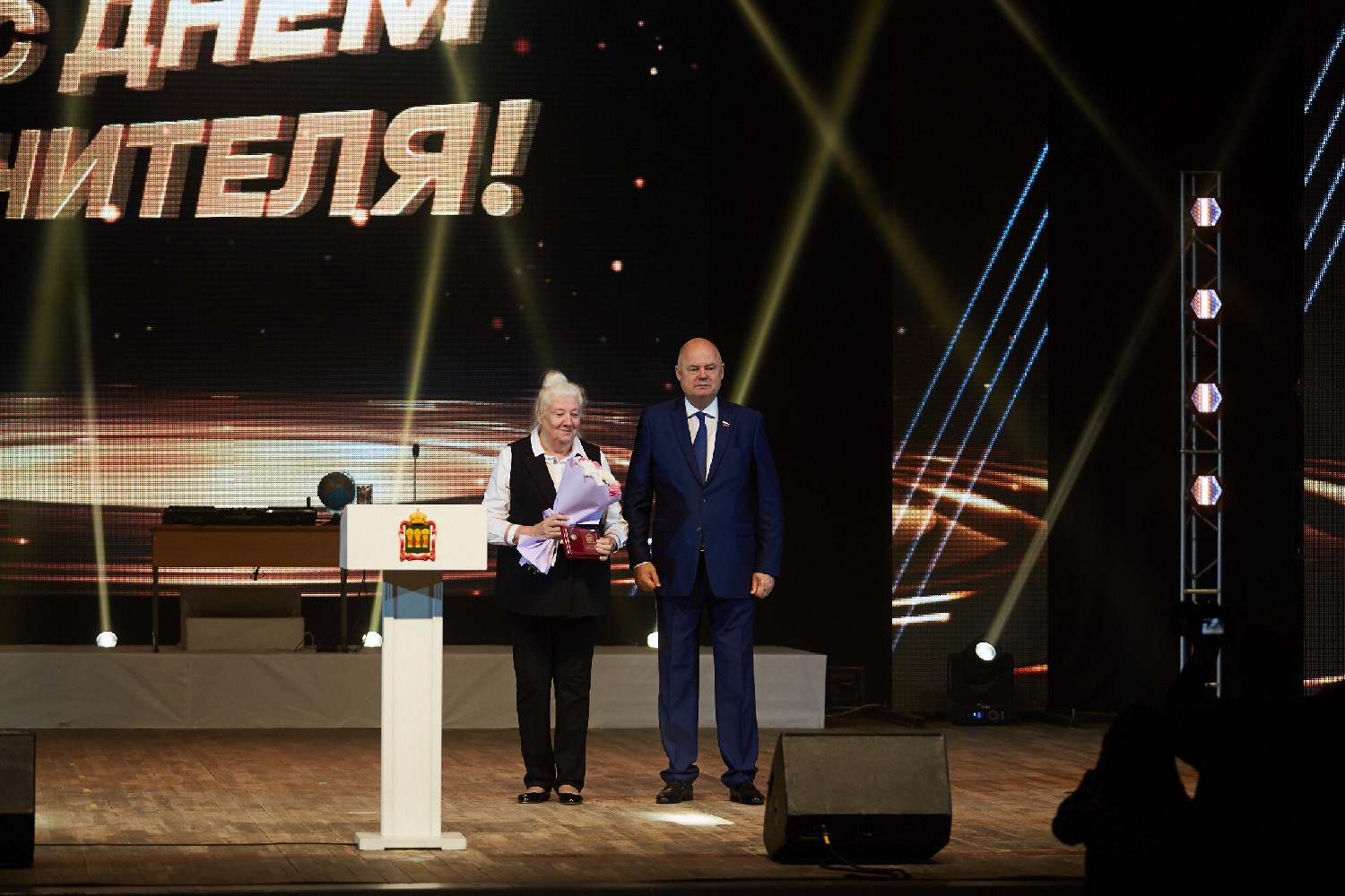 В ККЗ «Пенза» состоялось торжественное мероприятие ко Дню учителя В ККЗ «Пенза» состоялось торжественное мероприятие ко Дню учителя