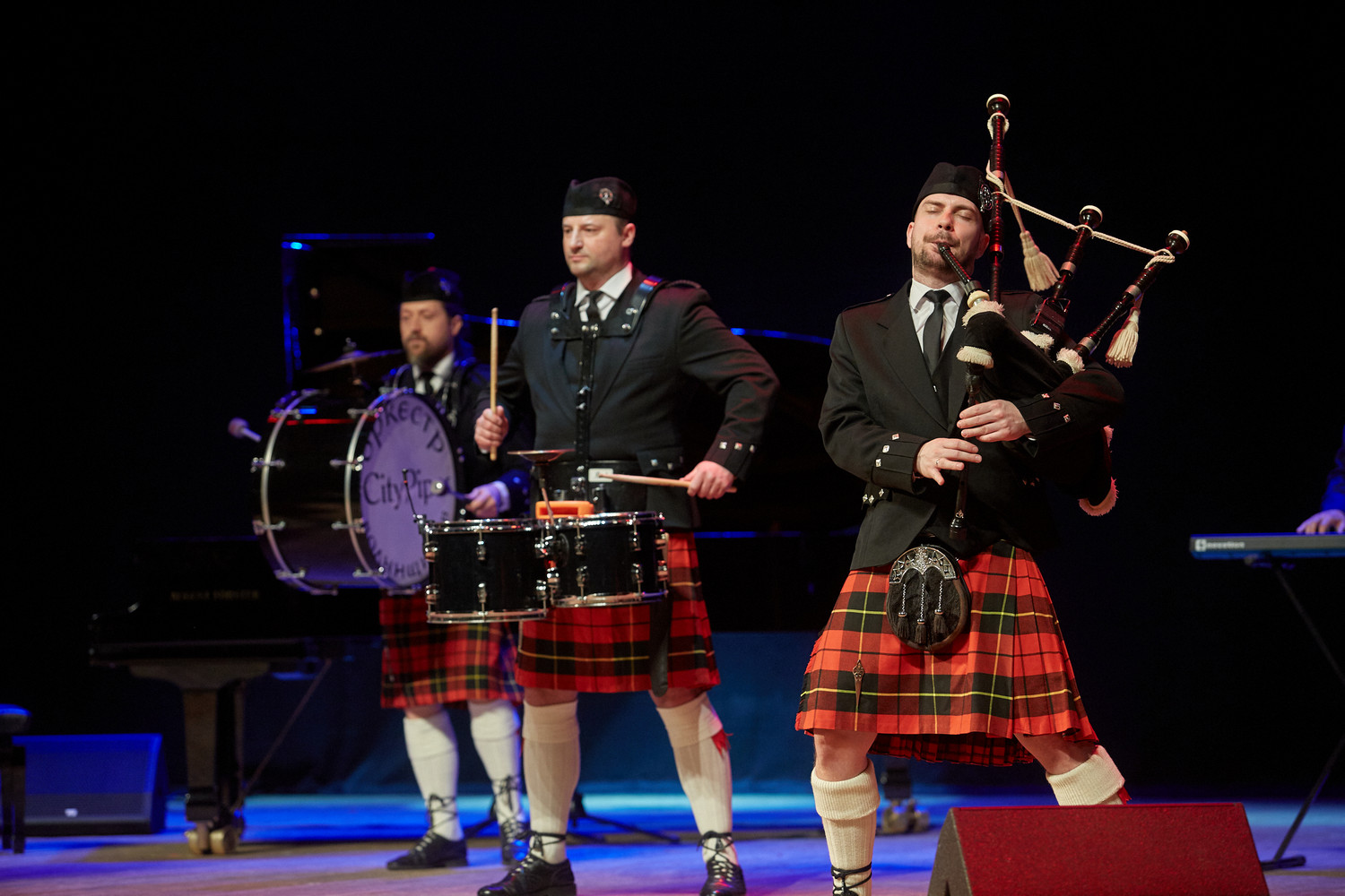 Рок-хиты на волынках прозвучали в филармонии Рок-хиты на волынках прозвучали в филармонии