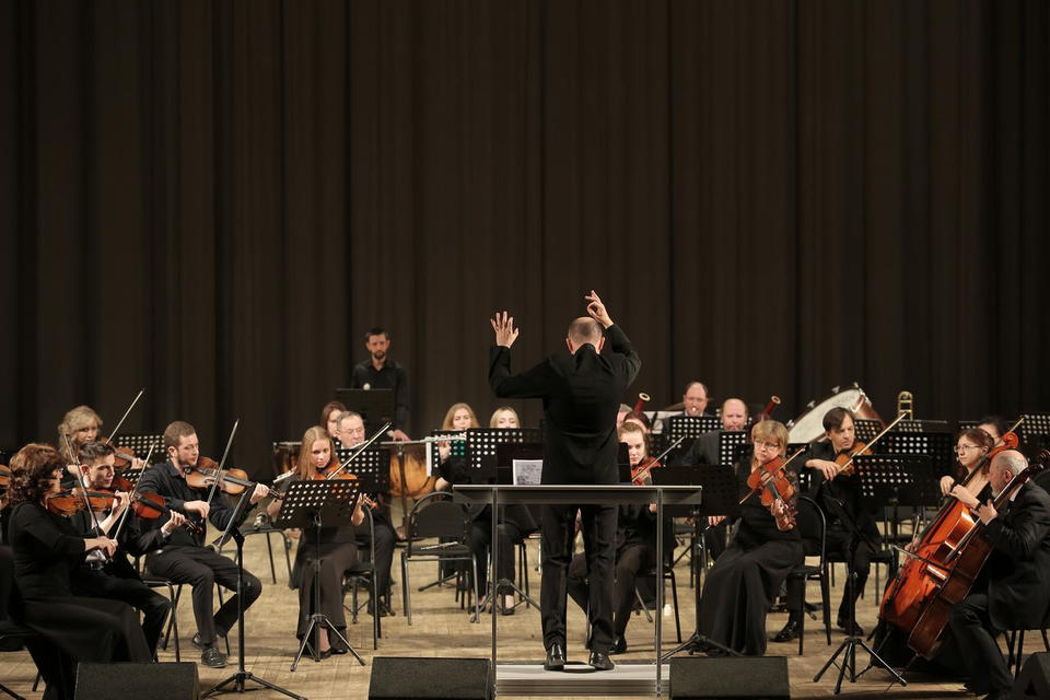 Симфонический оркестр представил новую музыкальную программу (ТВ-Экспресс) Симфонический оркестр представил новую музыкальную программу (ТВ-Экспресс)