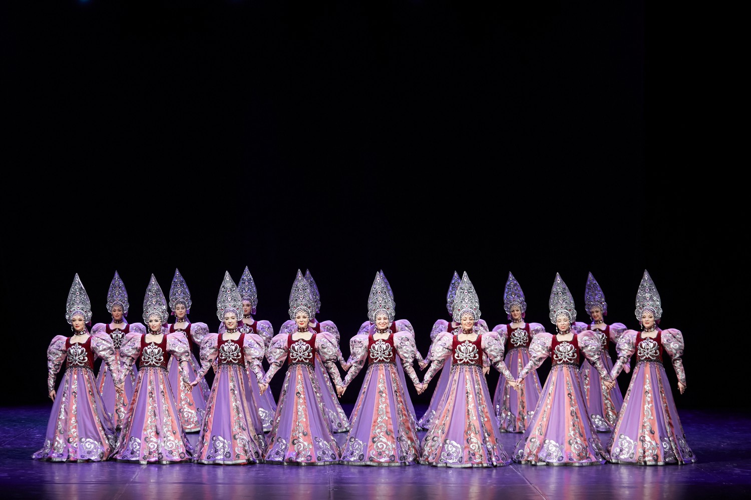 Театр танца «Гжель» выступил в филармонии Театр танца «Гжель» выступил в филармонии