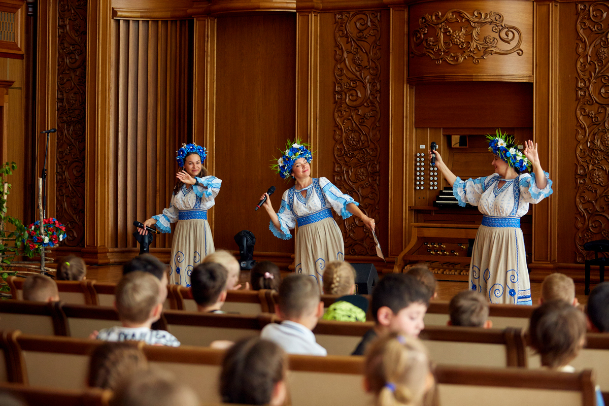 В филармонии состоялся концерт ансамбля «Злато-Серебро» В филармонии состоялся концерт ансамбля «Злато-Серебро»