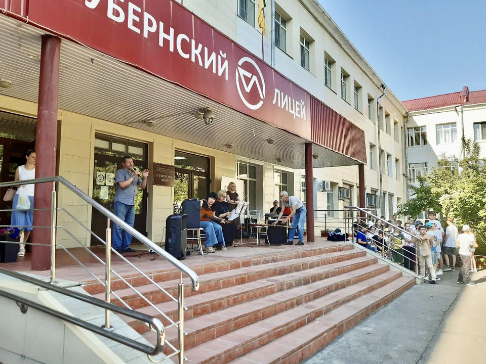 Творческий коллектив «Экспромт» выступил в Губернском лицее Творческий коллектив «Экспромт» выступил в Губернском лицее